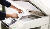 Jakie są korzyści z drukowania z urządzeń mobilnych w drukarce kolorowej.